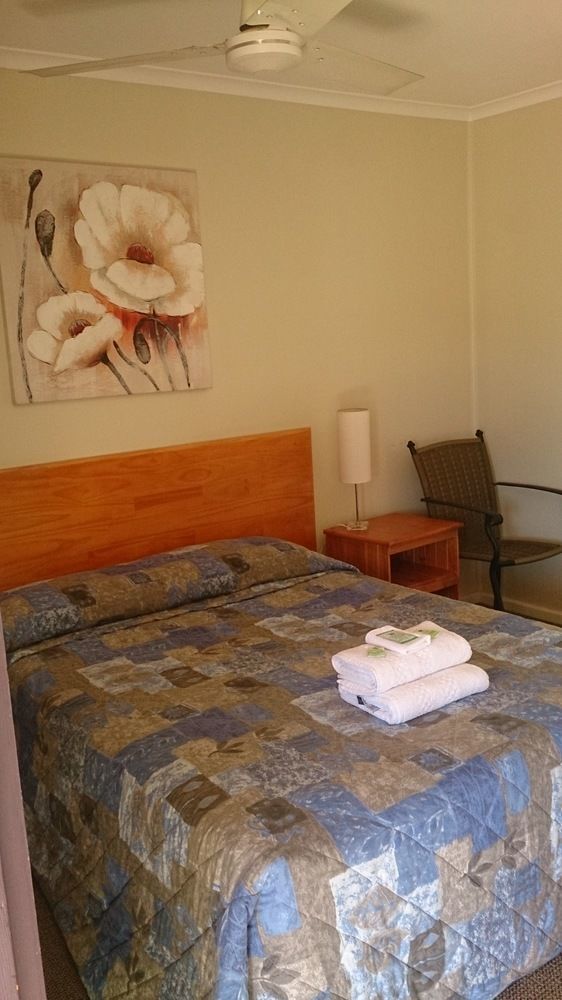 Almond Inn Тамуорт Экстерьер фото