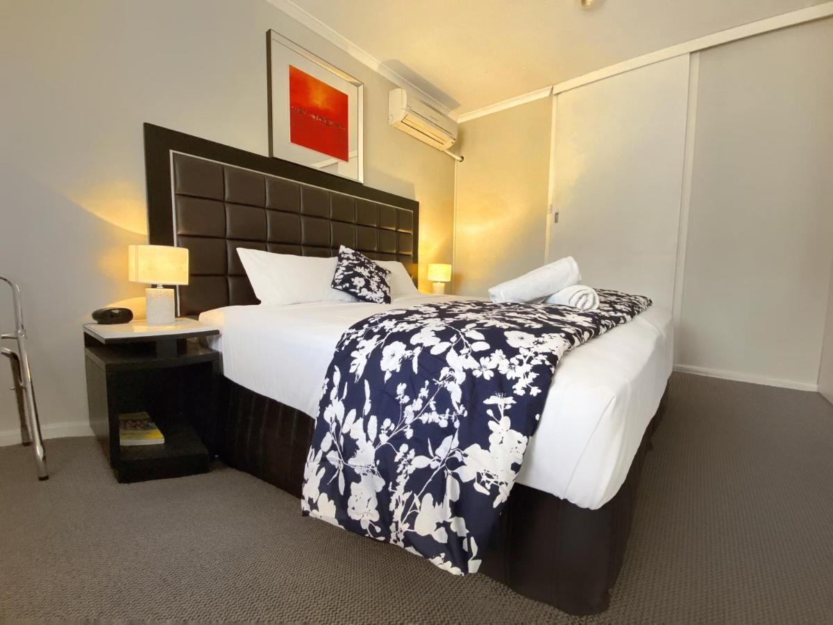 Almond Inn Тамуорт Экстерьер фото